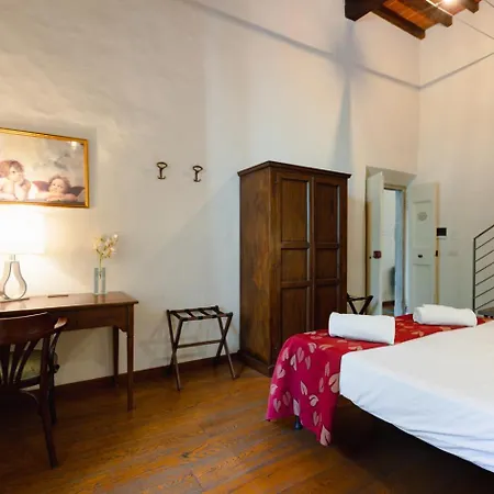 Apartment Piazza Dei Ciompi With Private Garden Florence