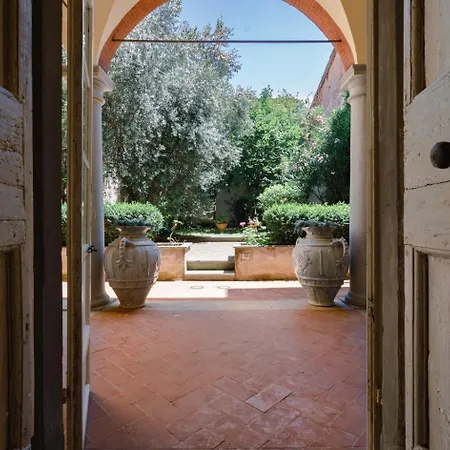 Apartment Piazza Dei Ciompi With Private Garden Florence