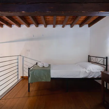 Apartment Piazza Dei Ciompi With Private Garden