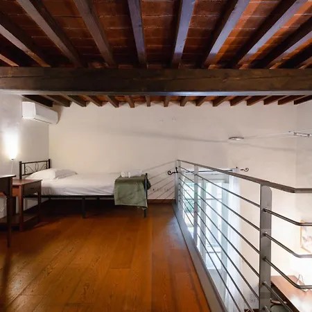 Piazza Dei Ciompi With Private Garden Apartment