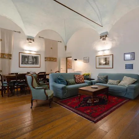 Apartment Piazza Dei Ciompi With Private Garden Florence